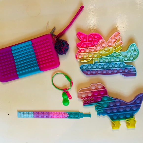 Up Brand Pop Its 5 Pc Lot Dinosaur Unicorn Pegasus Bracelets Purse Fidget Toys - Picture 1 of 2